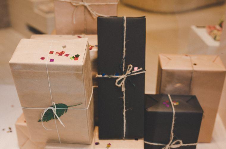 立体的な郵送物を使う